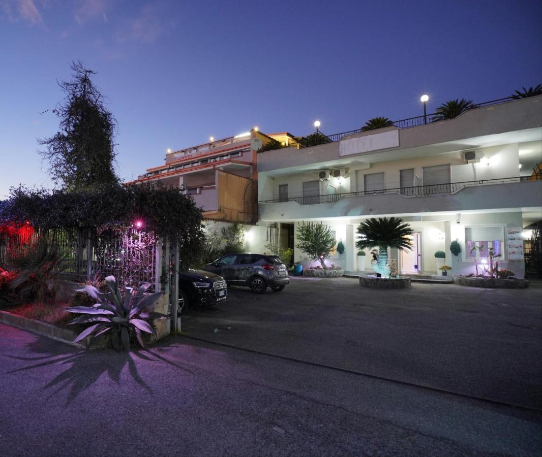 Hotel Stefany Lago Patria Esterno foto